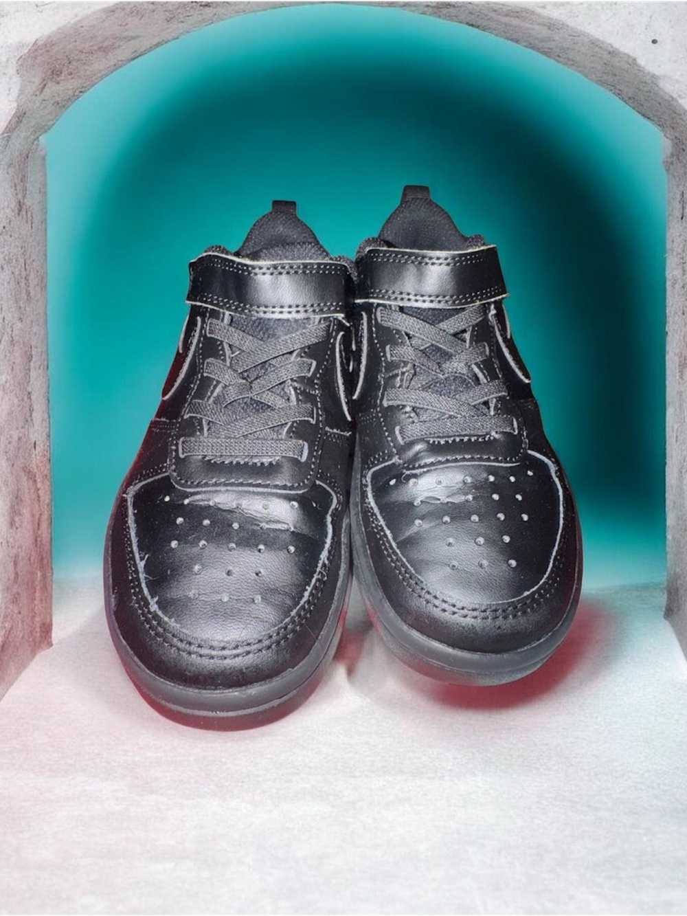 Nike Kids Black Low-Top Sneakers with Velcro Strap - Picture 3 of 15